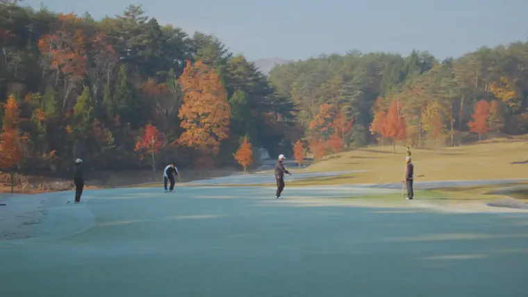 Play on frosted bentgrass greens in Japan is not uncommon.
