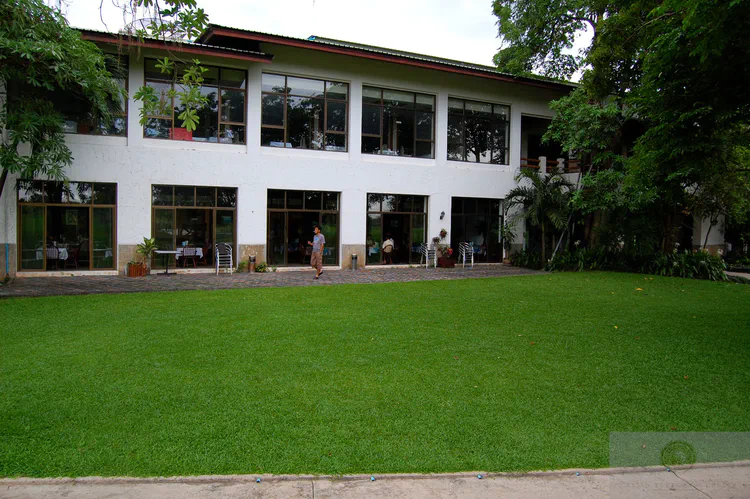 carpetgrass-lawn-in-ayuddhaya-thailand_14815045255_o.jpg