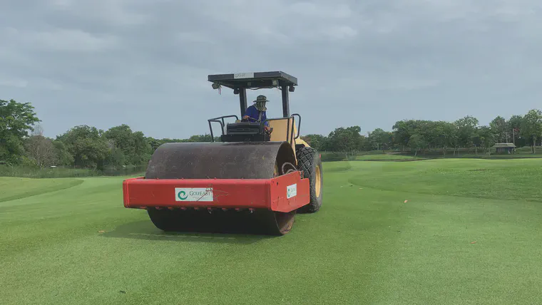 A 10 ton vibratory road roller smooths the fairways at Bangsai CC.