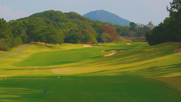 View of the uphill par four 11th hole at Keya GC from the tee in early autumn 2020 after a bunker renovation project by [Paul Jansen](http://www.jansengolfdesign.com/) with shaping led by [Keith Cutten](https://twitter.com/CuttenGolf). Photo by Keya's golf course superintendent and assistant general manager, [Andrew McDaniel](https://twitter.com/drumcturf).