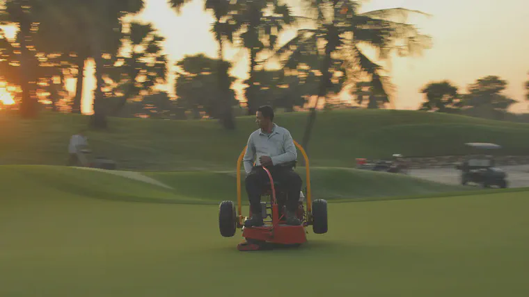 Rolling a Tifeagle green at sunrise at Nikanti GC, December