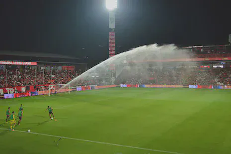 Irrigation at halftime, SCG Stadium