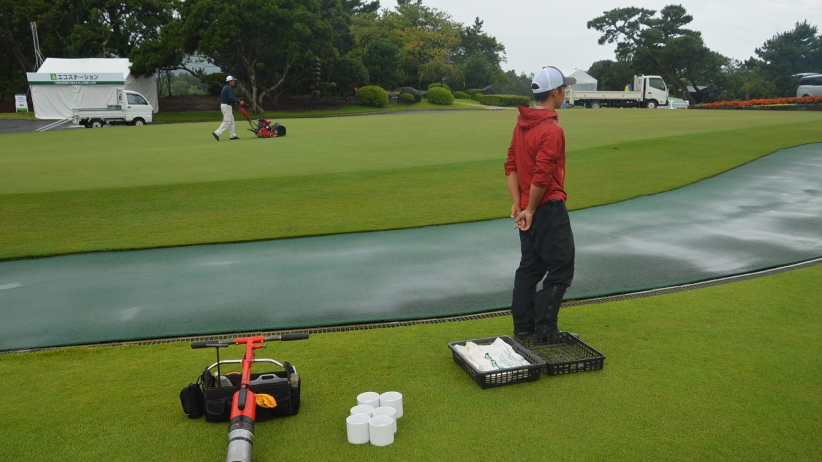 Ball bounce on greens after 7 days of rain Asian Turfgrass Center