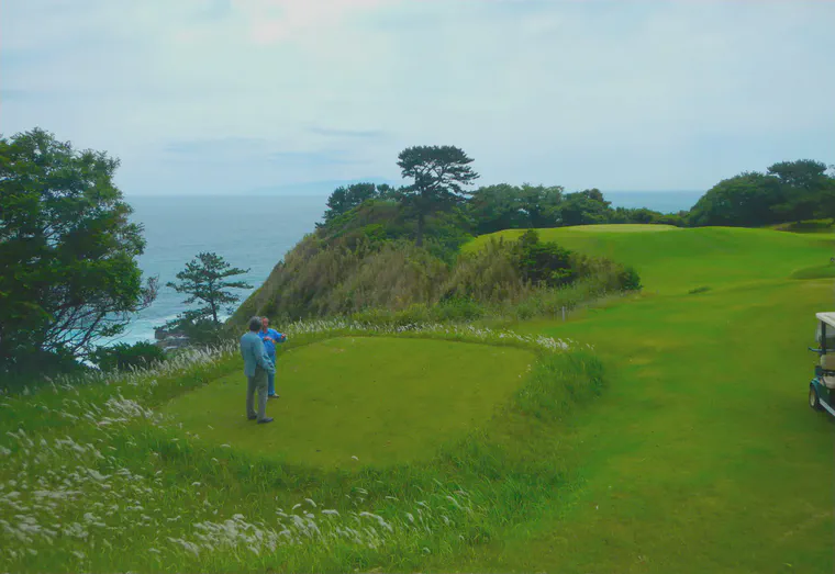 Notice that there's no flag in the green on this extra hole between the 11th and 12th at Kawana's Fuji Course.