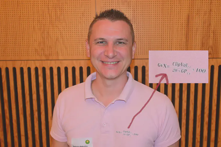 Randy from Bulgaria wore a rare shirt with the Turf GvX formula to the meeting.