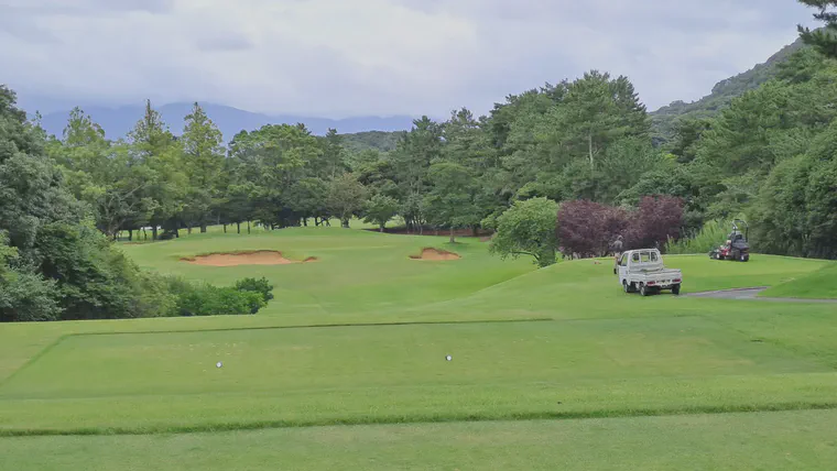 The downhill par 3 twelfth hole at Keya Golf Club.